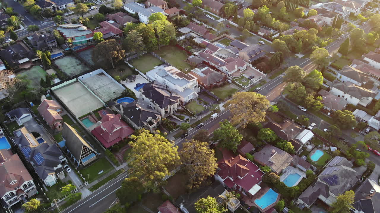 여름에 호주의 아름다운 주거 도시의 공중