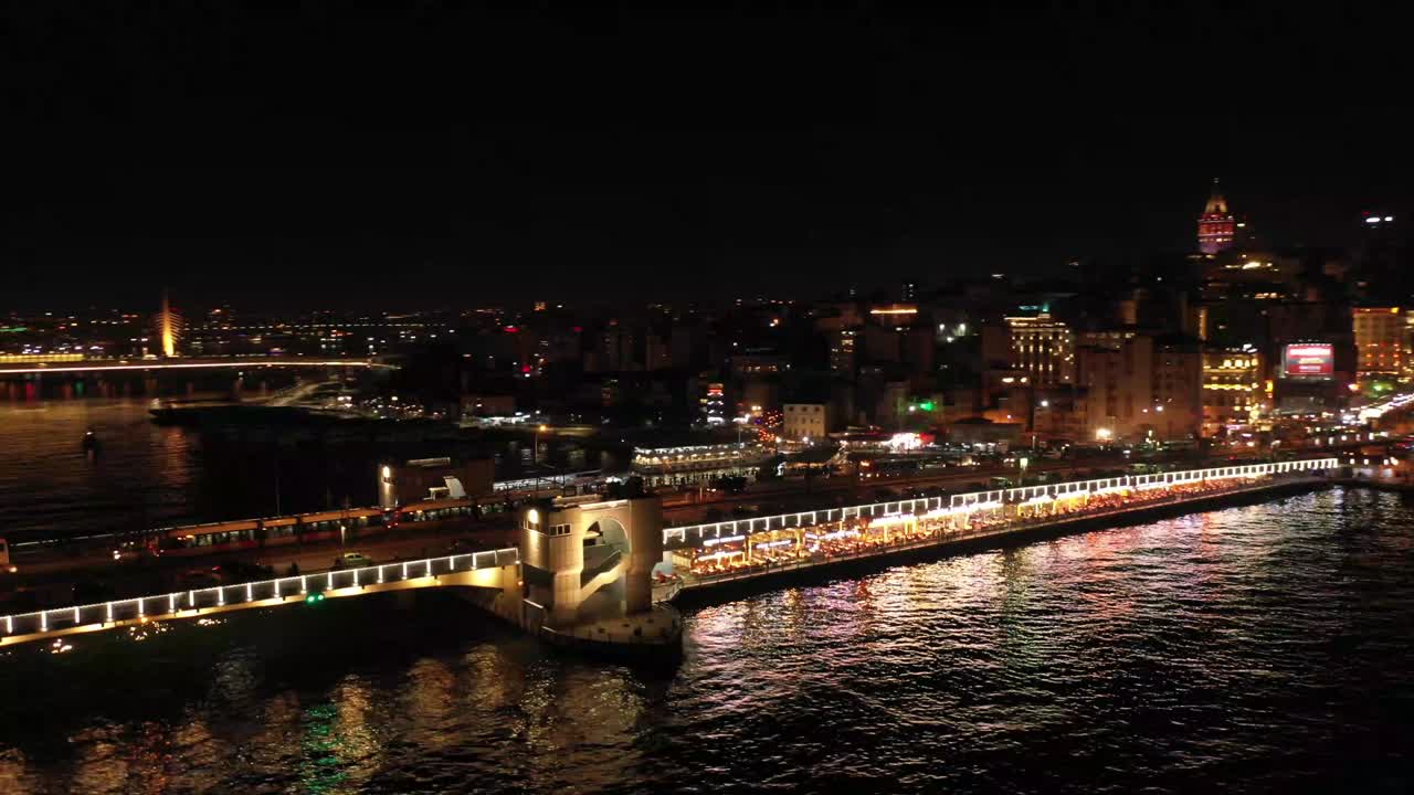 이스탄불, 골든 호른, 갈라타 다리, 에미노누, 카라코이의 야간 항공 풍경 유럽, 유명한 장소, 갈라 타, 갈라다 다리, 골든 코른 - 이스탄불