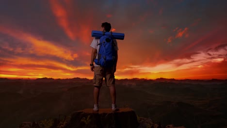 wanderer bei sonnenuntergang auf der bergspitze