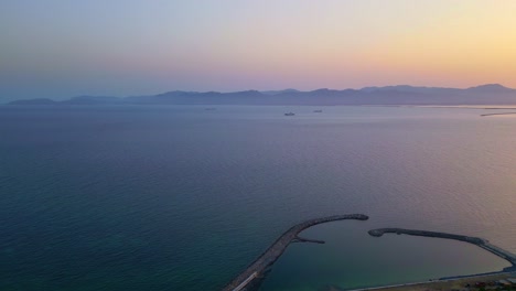 Vista-Al-Mar-Desde-Algún-Lugar-Cerca-De-Piazza-Franco-Oliverio,-Cagliari,-Cerdeña,-Italia