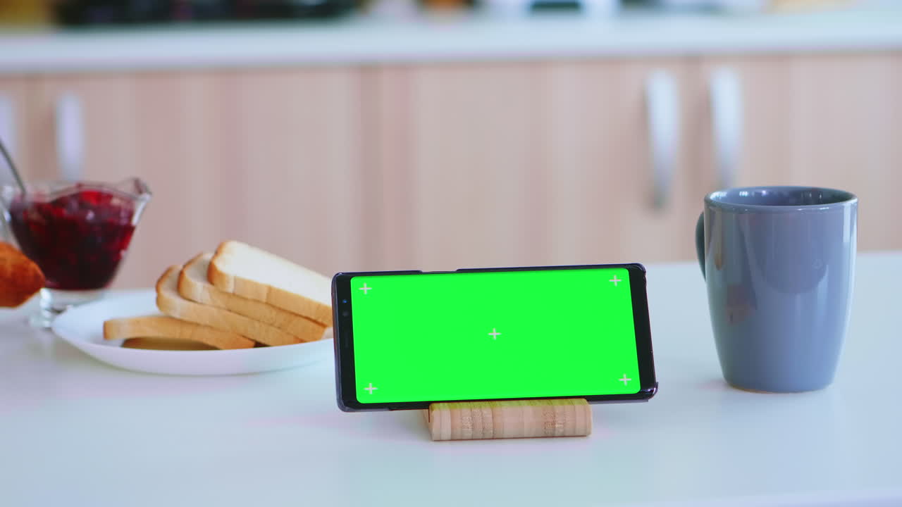 teléfono inteligente con pantalla en blanco