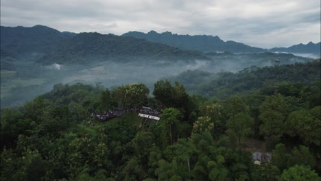 Mirador-Panthuk-Setumbu-En-Las-Montañas-De-Bali,-Paisaje-Aéreo-De-Drones