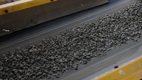 Aggregate-supply-system-consists-of-a-hopper,-belt-feeder-and-aggregate-belt-conveyor