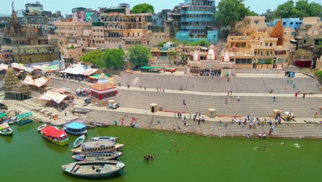 Luftaufnahme-Des-Flusses-Ganga-Und-Der-Ghats-In-Varanasi,-Indien