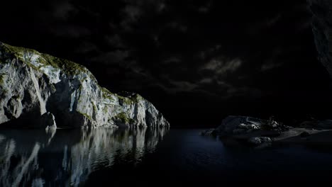 fiordo con nubes oscuras de tormenta