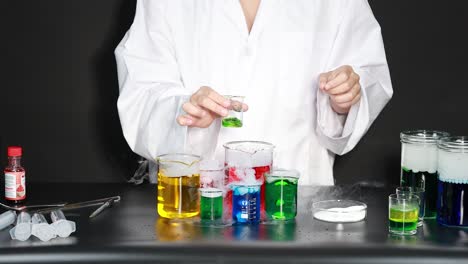 experimento de reacción química de colores