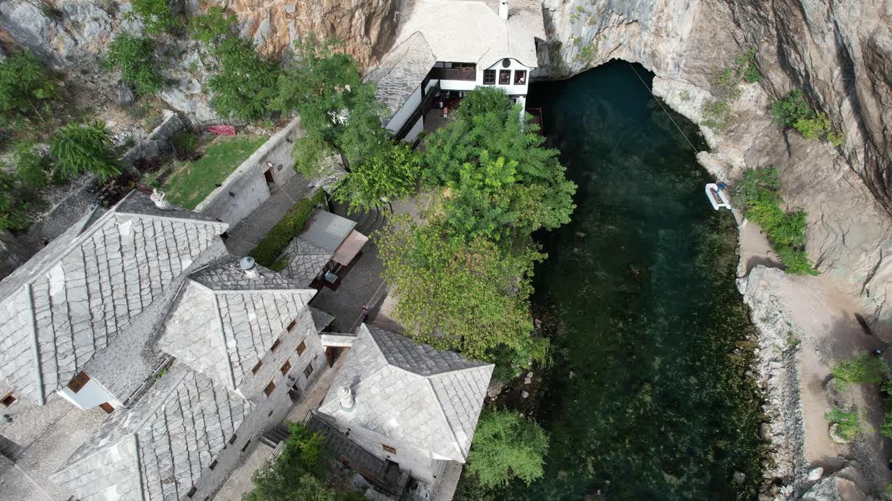 visión desde un dron de blagaj lodge