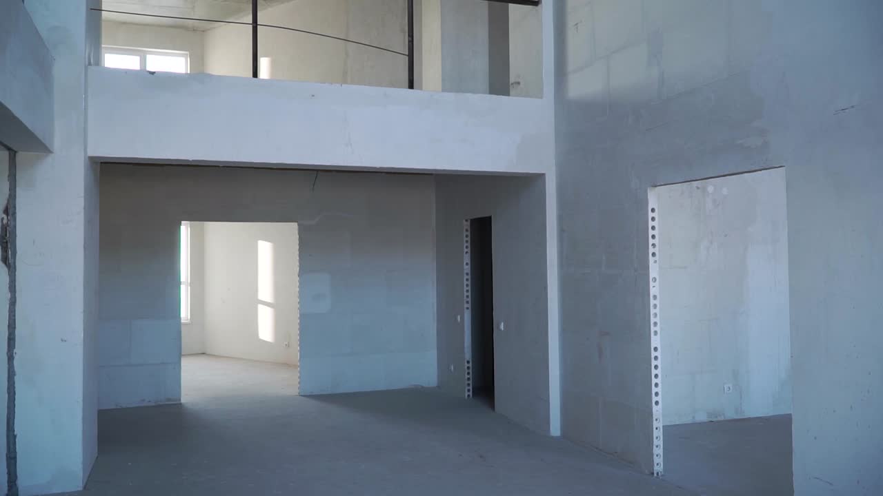 Interior Rumah dengan Konstruksi Belum Selesai