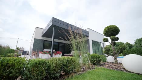 casa de diseño - villa moderna con sala de estar abierta y ala de dormitorio privado. gran terraza con privacidad gracias a la casa, piscina.