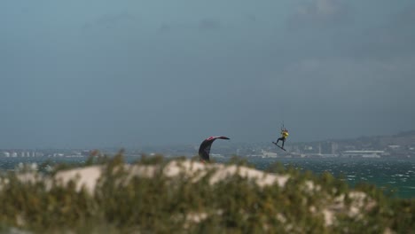 Kiteboarder Stig Hoefnagel competing at Bloubergstrand in Red Bull KOTA 2021