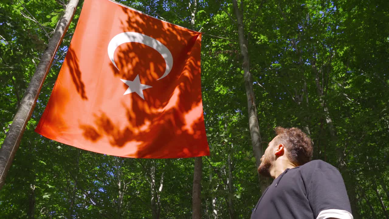 터키  ⁇ 발에 경의를 표한 시민 청년.