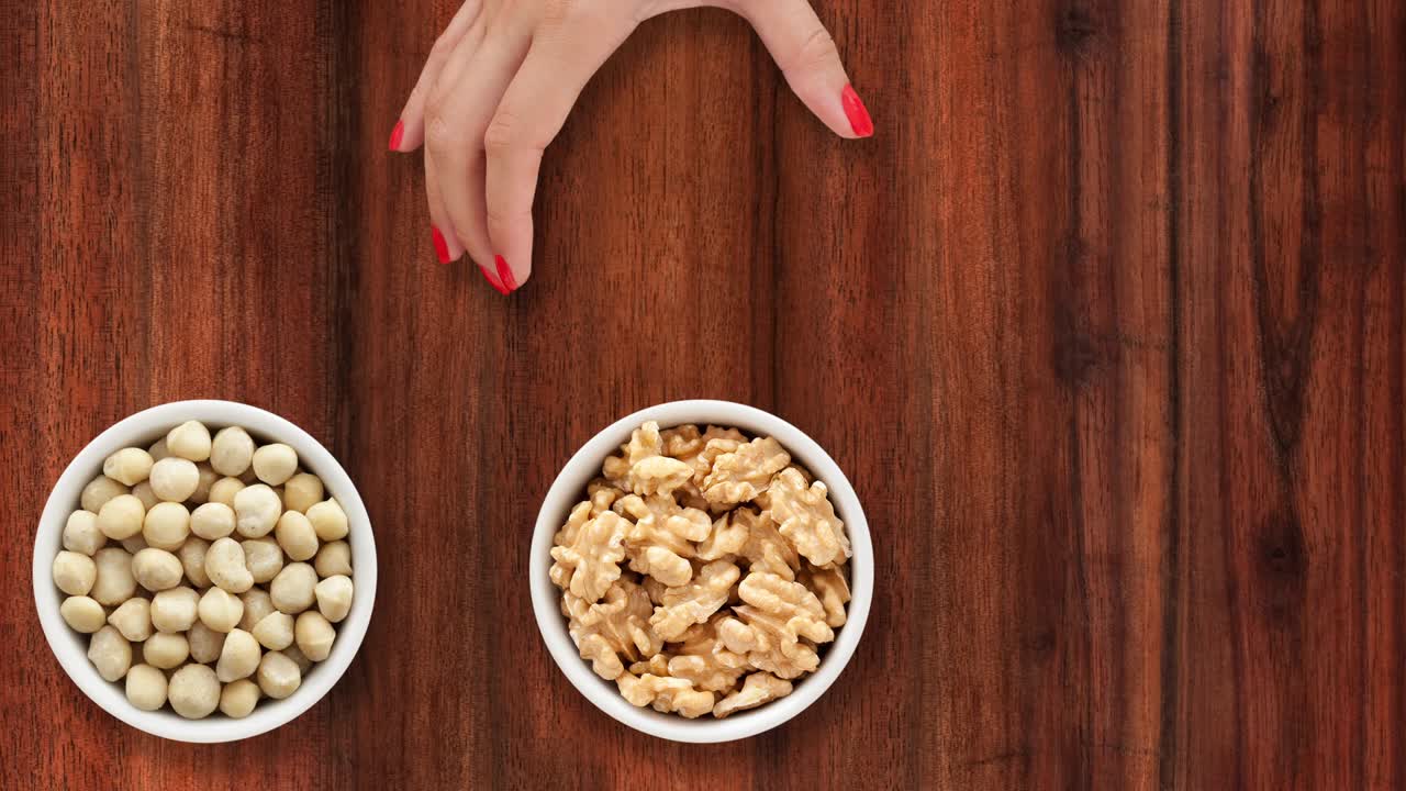 견과류를 바치는 것