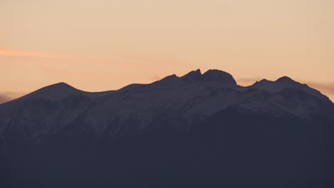 Timelapse-De-Nubes-Navegando-Sobre-El-Monte-Olimpo