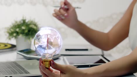 A businesswoman has a bright idea for a global solution - snaps her fingers and the light turns on: success