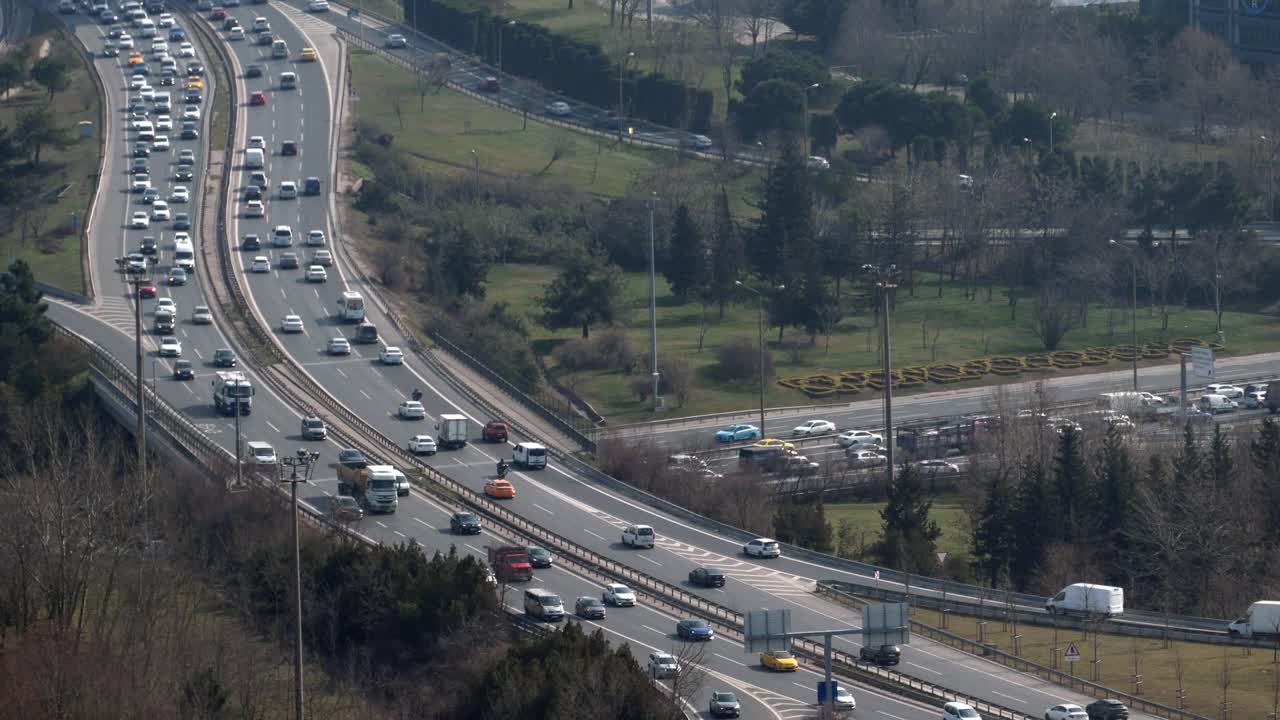 vista aérea del atasco de tráfico en la carretera