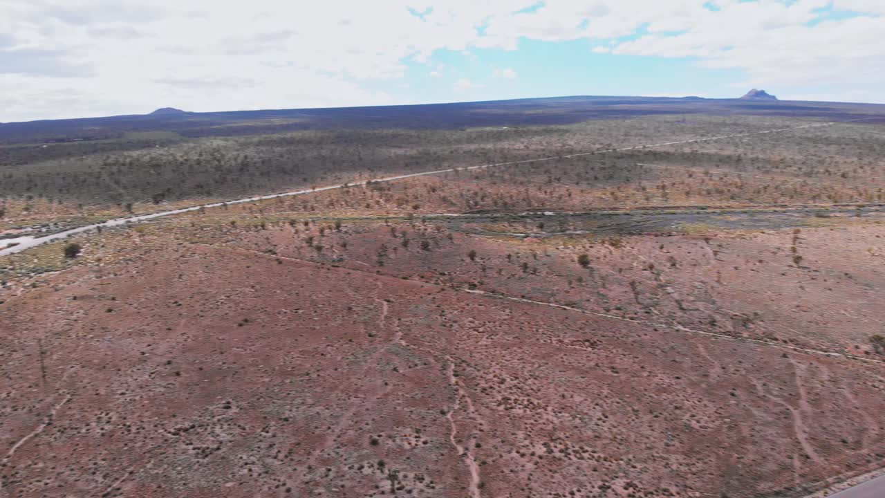 drone volando sobre el desierto en estados unidos, hermosa vista aérea del paisaje