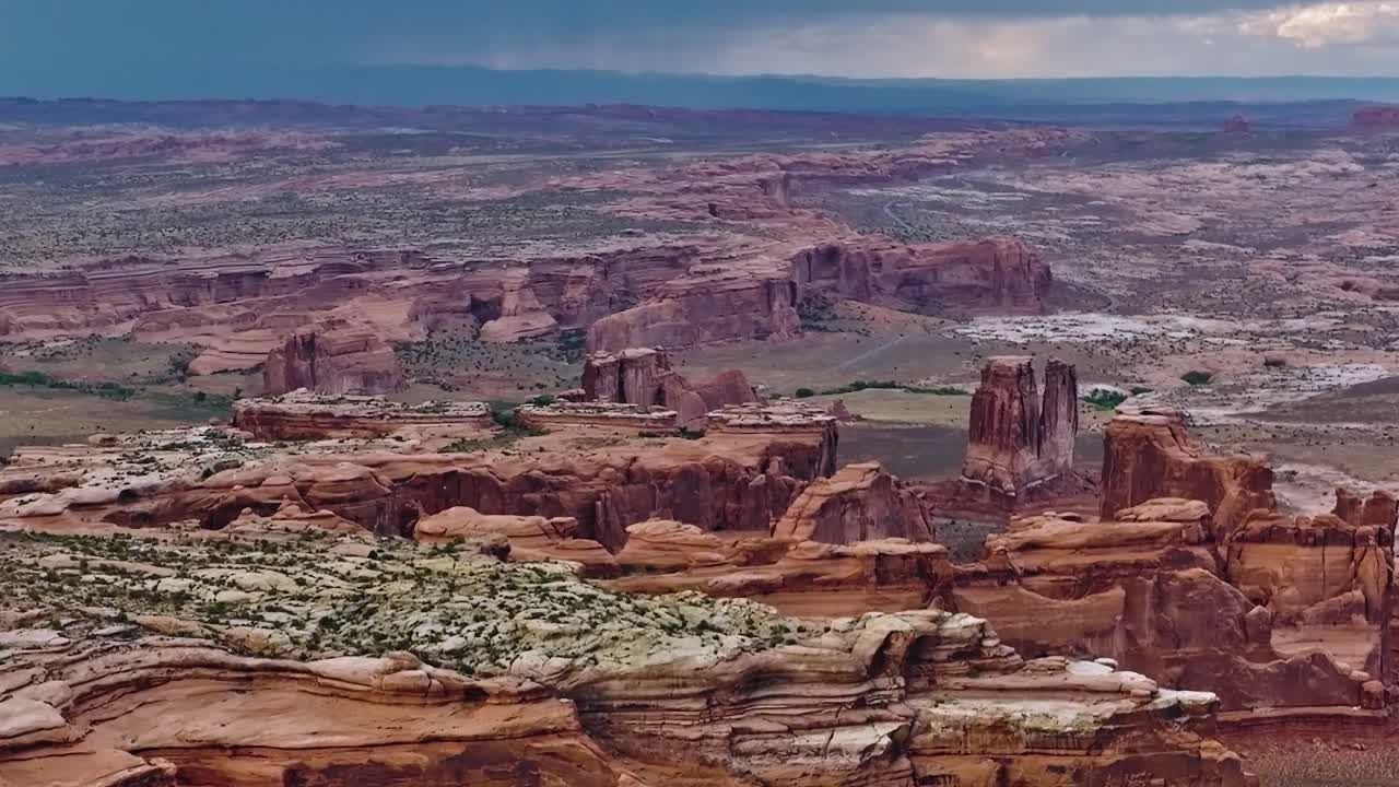 Landskab med klippeformationer i Moab Valley, Utah, USA
