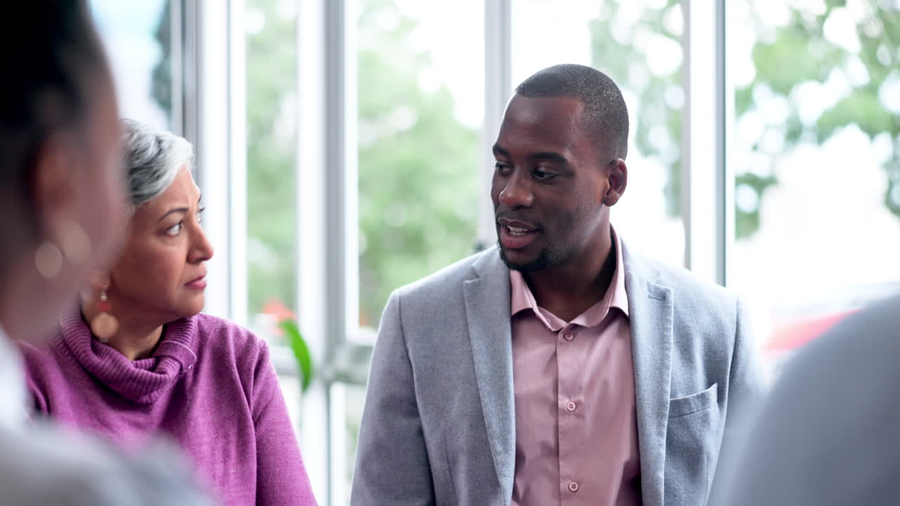 gente de negocios, apoyo y círculo de oficinas