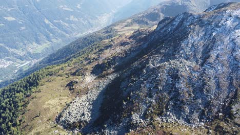 Impresionantes-Imágenes-Tomadas-Con-Drones-De-Un-Hermoso-Paisaje-Montañoso-Suizo