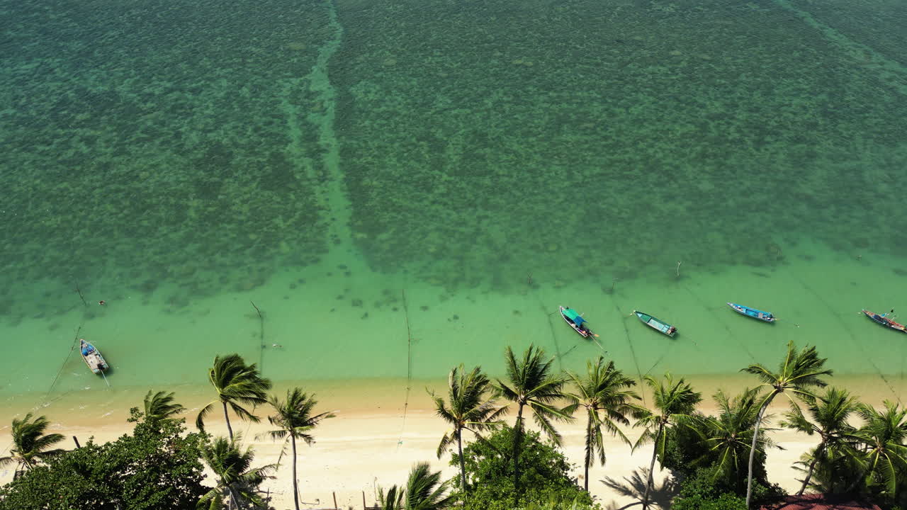 la costa del paraíso tropical en koh samui, vista aérea desde un dron