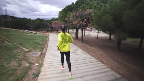 no hay excusas para correr por la mañana de otoño con ropa de invierno para mujer