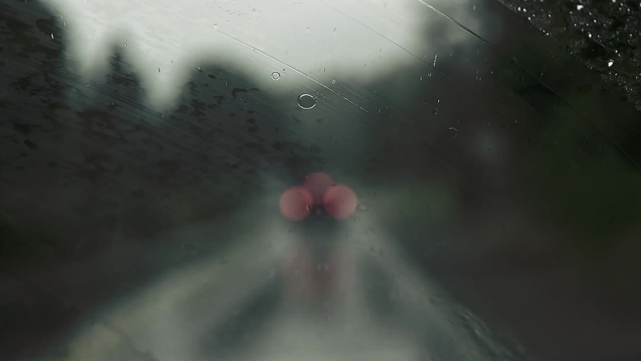 비오는 날 라이딩 중 앞유리 와이퍼 청소