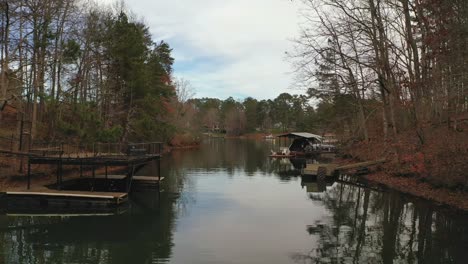 Colores-De-Invierno-Del-Lago-Lanier-En-Cumming,-Georgia