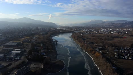 la ciudad de kamloops: un majestuoso panorama desde arriba