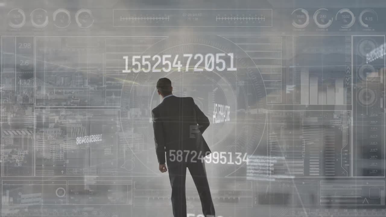 카우카시안 사업가에 대한 금융 데이터 처리 비디오