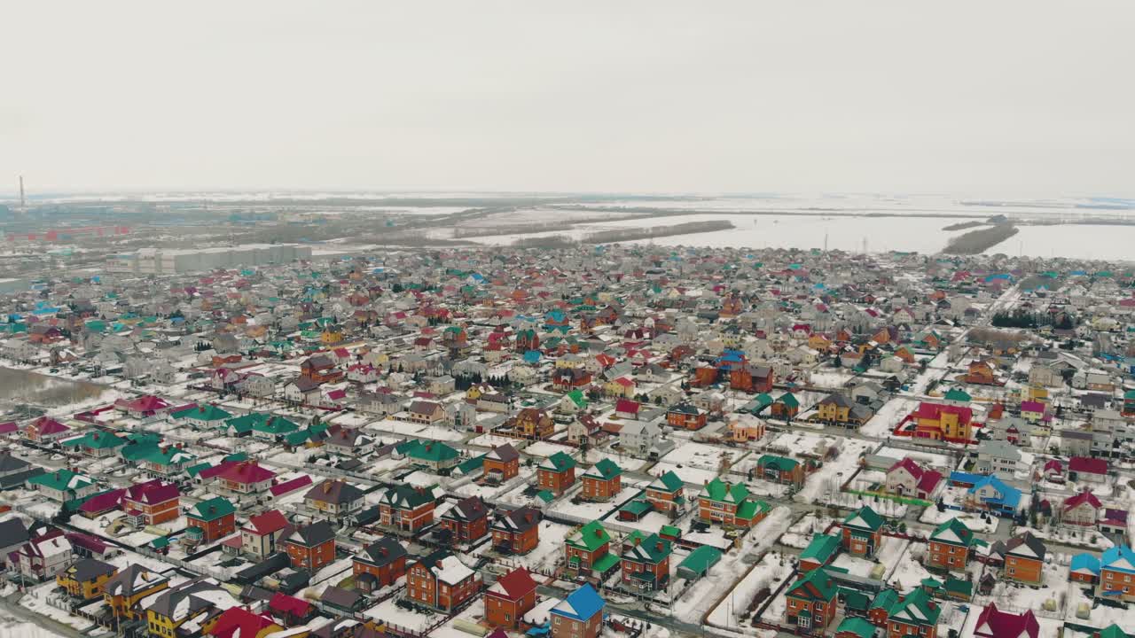 훌륭한 인프라를 갖춘 잔류 석유 오두막 단지
