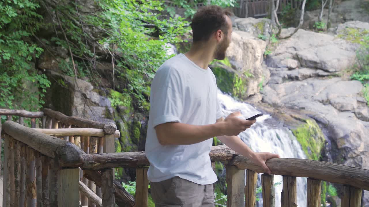 성공한 젊은 기업가는 기 ⁇ 합니다.