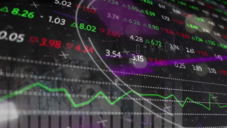animación de escaneo de alcance sobre procesamiento de datos financieros y hombre de negocios en fondo negro.