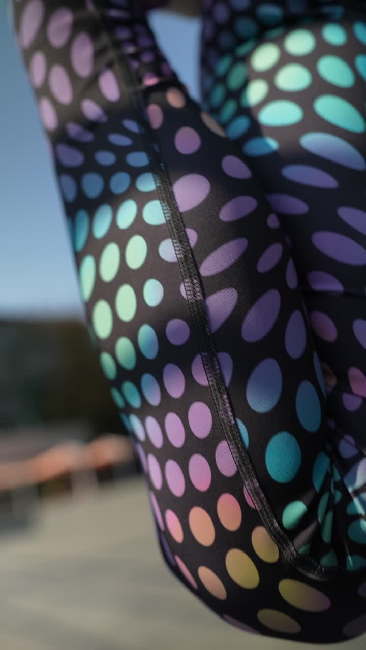 야외에서 스트레칭하는 여자