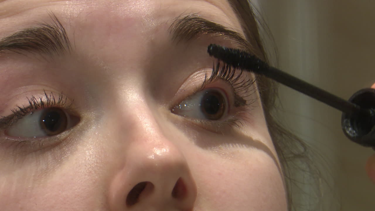 Applying Mascara