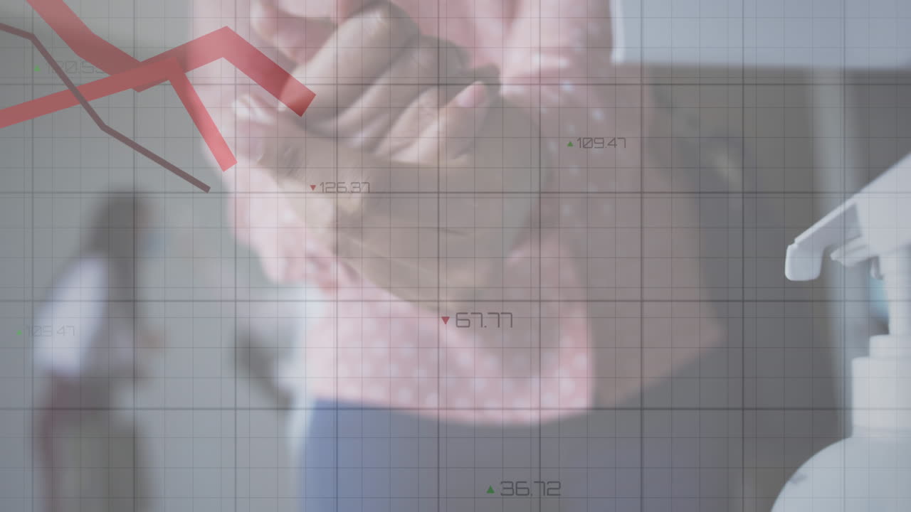 여성이 손을 소독하는 통계를 보여주는 디지털 인터페이스의 애니메이션