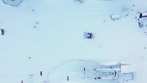 Top-down-luftaufnahme-Des-Skiorts-Am-Berg-Johorina-In-Bosnien