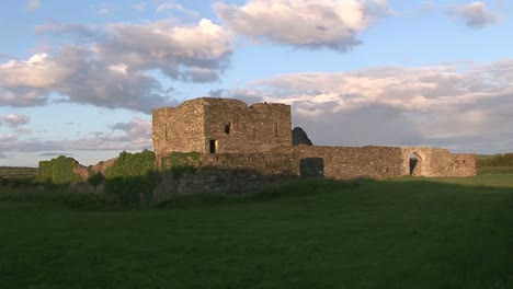 Burgruine-Auf-Einem-Hügel