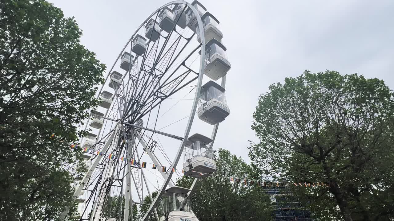 York City Ferris Wheel Attraction