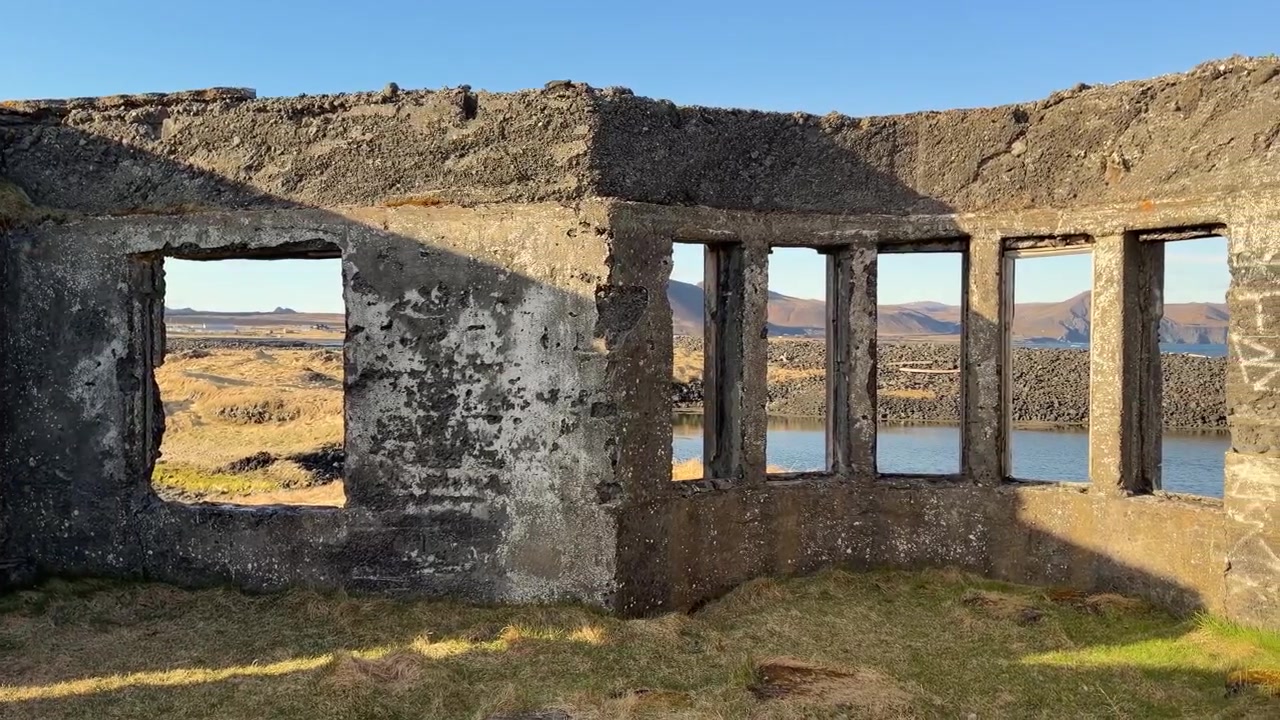 Resti di una casa Thorshammar, Þórshamar sulla penisola di Hopsnes vicino a Grindavik in Islanda. - campo lungo