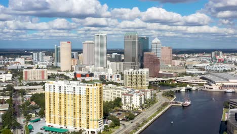 American-City-of-Tampa-Bay-on-Florida-Gulf-Coast,-Aerial-Establishing
