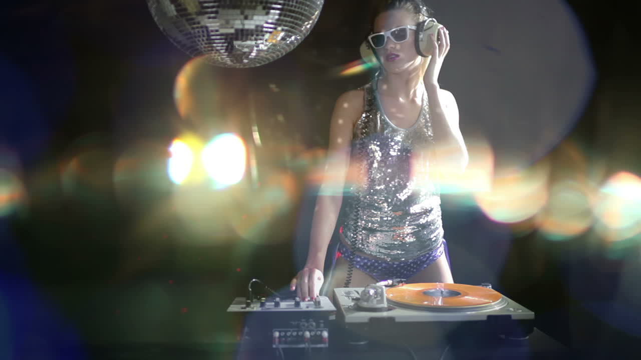 bailando con discoball 130