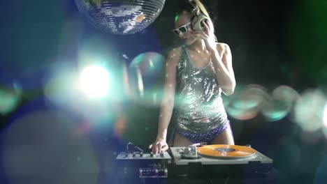 bailando con discoball 130