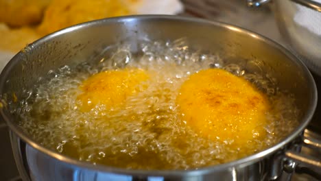 cocina casera del plato tradicional italiano arancini