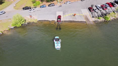 Wakeboard-boat-being-loaded-on-a-trailer-at-the-boat-ramp