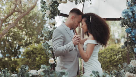 amor, dança e casal no casamento para compromisso