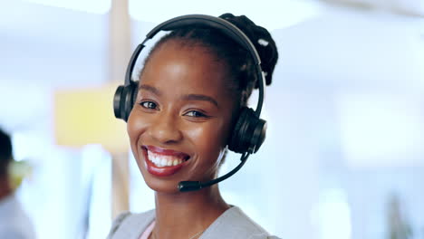 Gesicht,-Lächeln-Und-Schwarze-Frau-Im-Callcenter