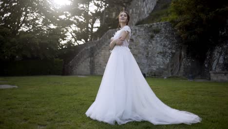 la novia en un hermoso vestido de novia