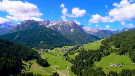 vista panorámica del hermoso paisaje de los alpes