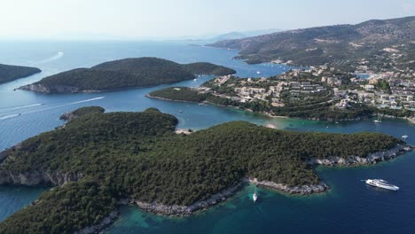 islas verdes de syvota, playas y centros turísticos en epirus, grecia continental - aero