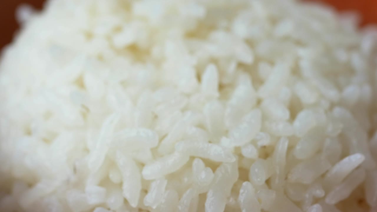primer plano de arroz blanco cocido